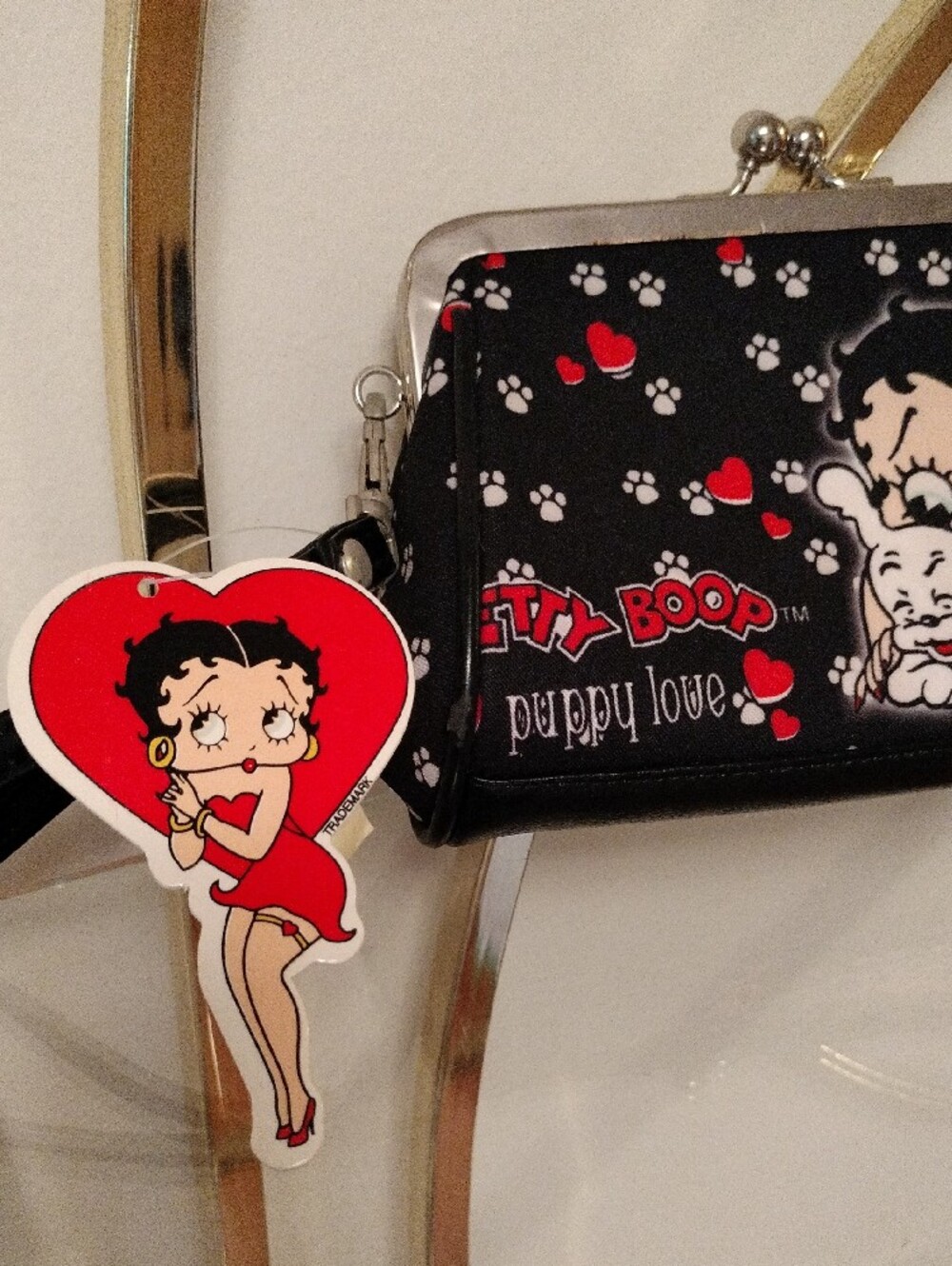 Betty Boop Black Crossbody Kiss-Lock Bag with Red and White Accents - Picture 3 of 5